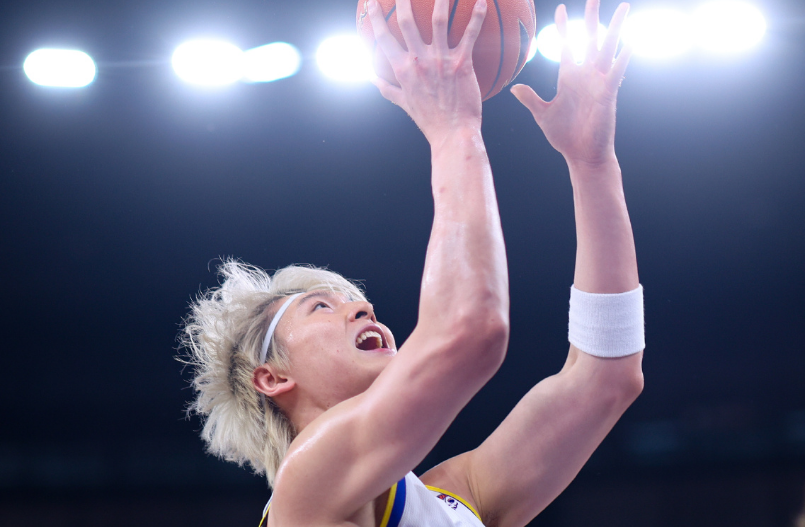 半岛体育官网-丢联赛第一！上海爆冷遭深圳终结9连胜 张镇麟仅5分史密斯38+7