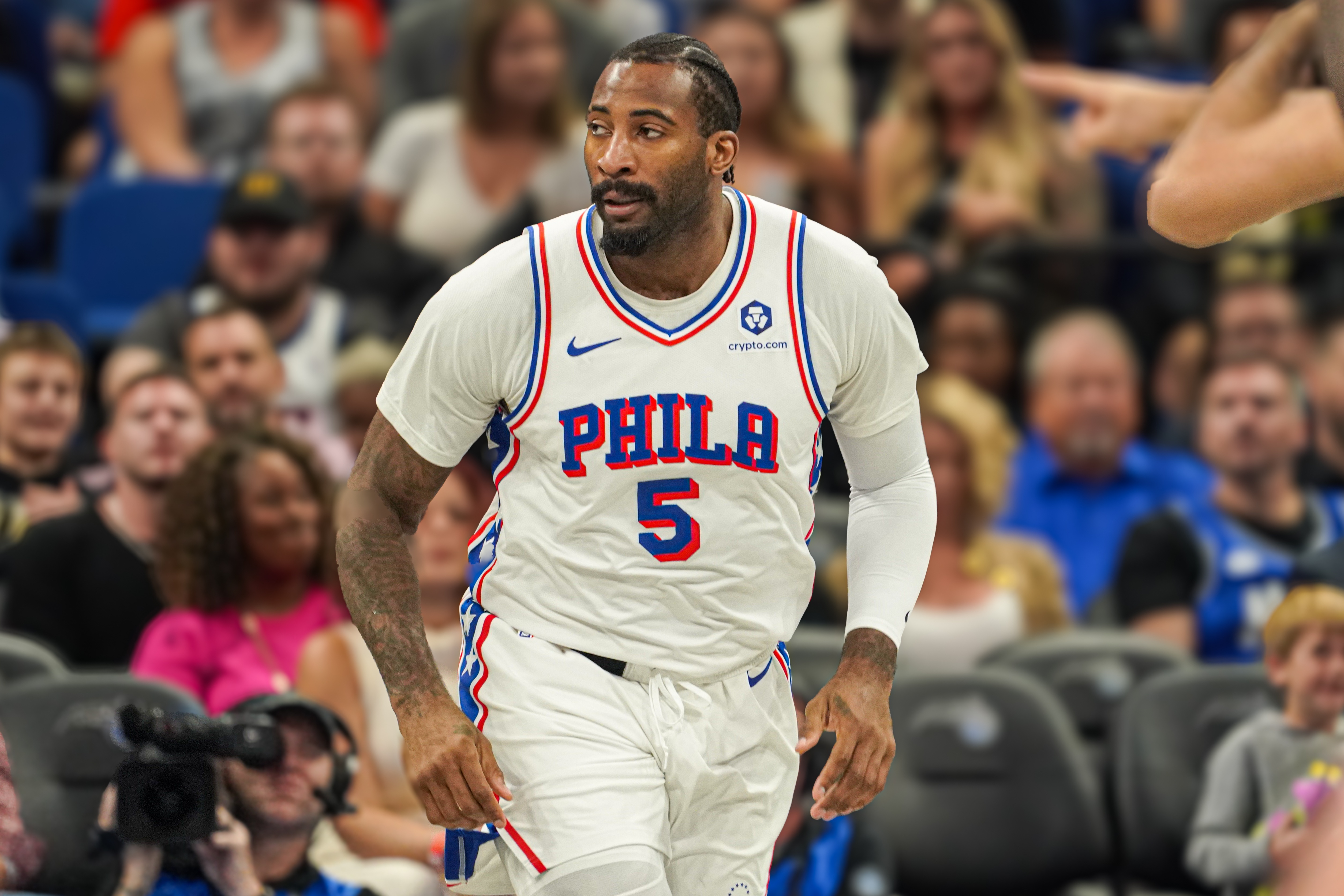 半岛体育官网-篮板怪兽！德拉蒙德10中4得8分15板1助1帽 其中6个前场板