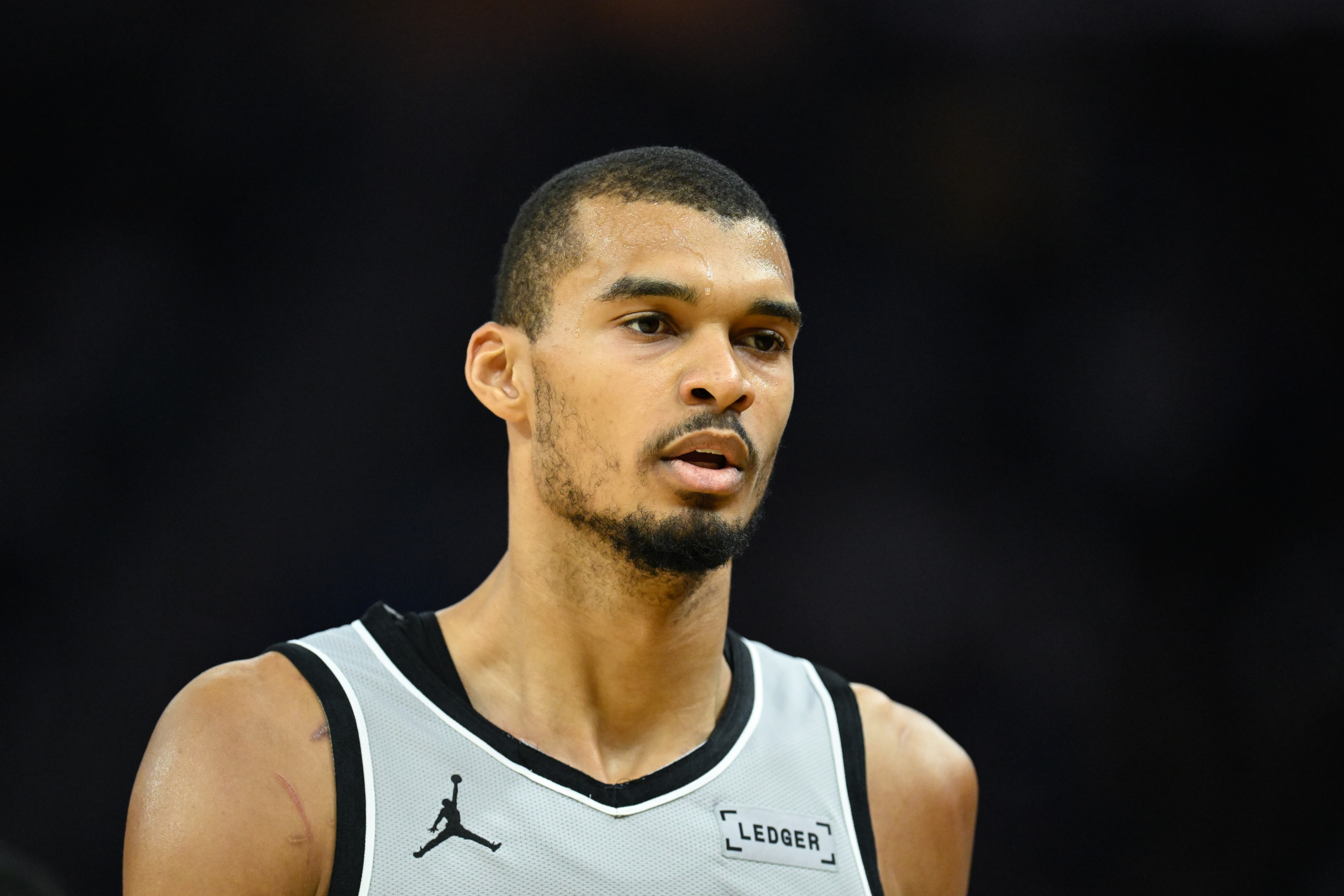 半岛体育APP-7中1！文班：球队打得有些畏手畏脚 我在三分出手选择上尤为犹豫