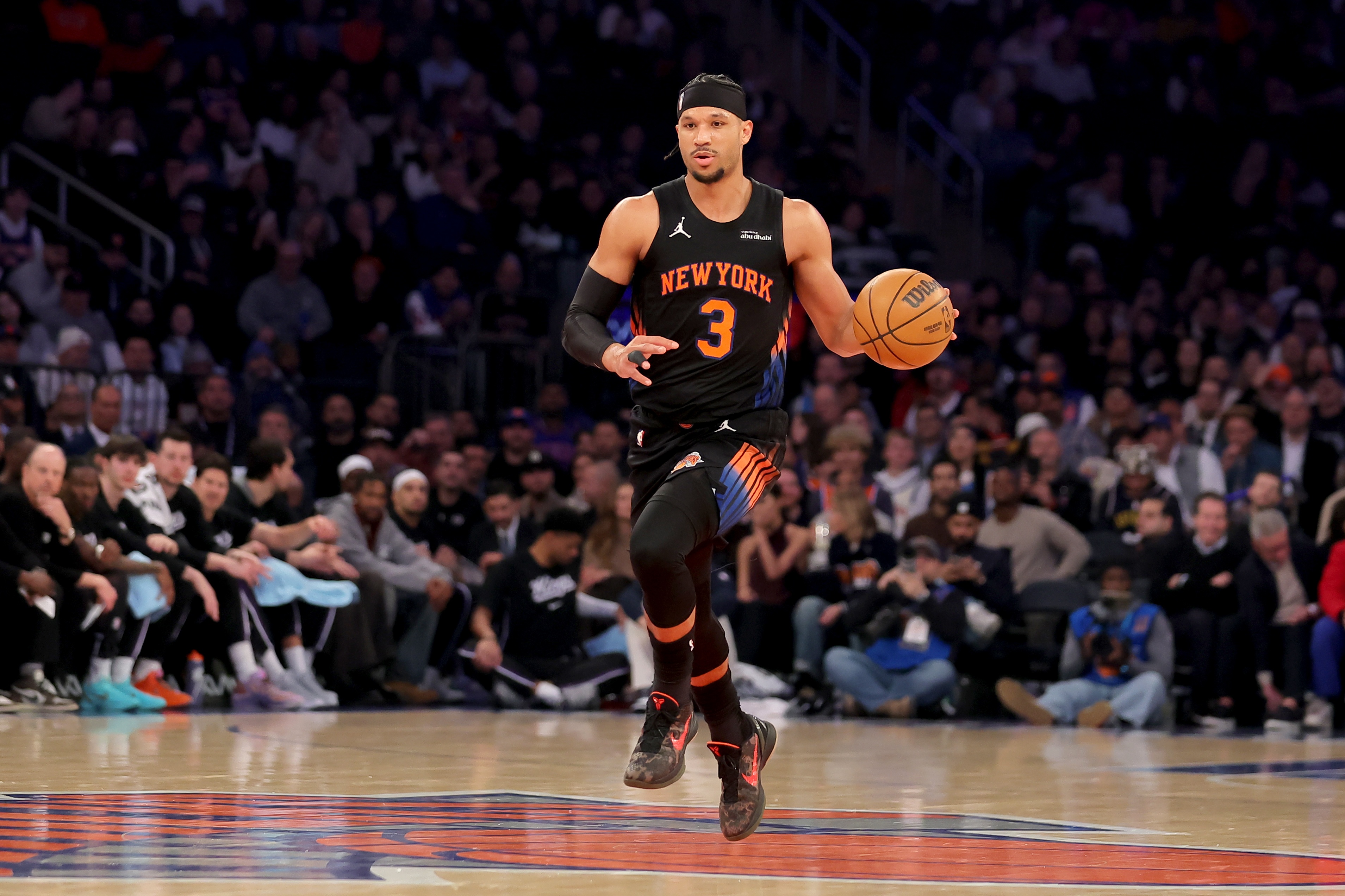 半岛体育娱乐-哈特：文班天赋高 我们也有很多防守好的球员 防守是我们立身之本