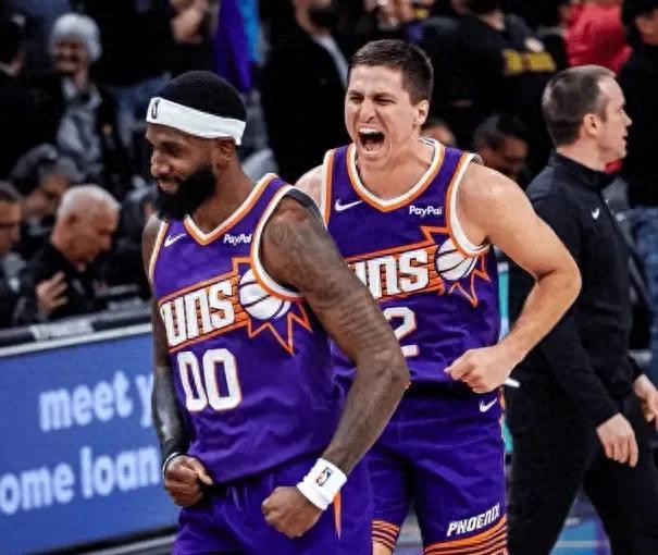 半岛体育注册网址-33中5！格林成太阳累赘，排队给火箭道歉，斯通下了一盘大棋