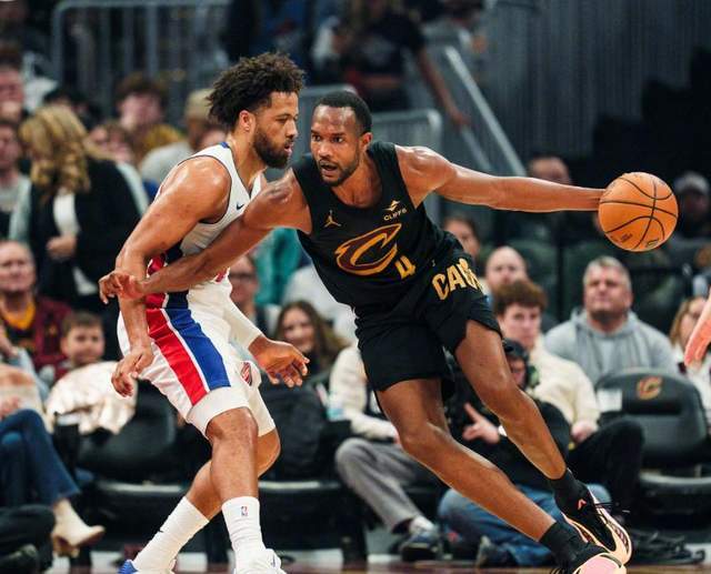 半岛体育注册网址-轰22+4+3！我们要围绕哈登，泰森赛后说出好处，他还提到了米切尔