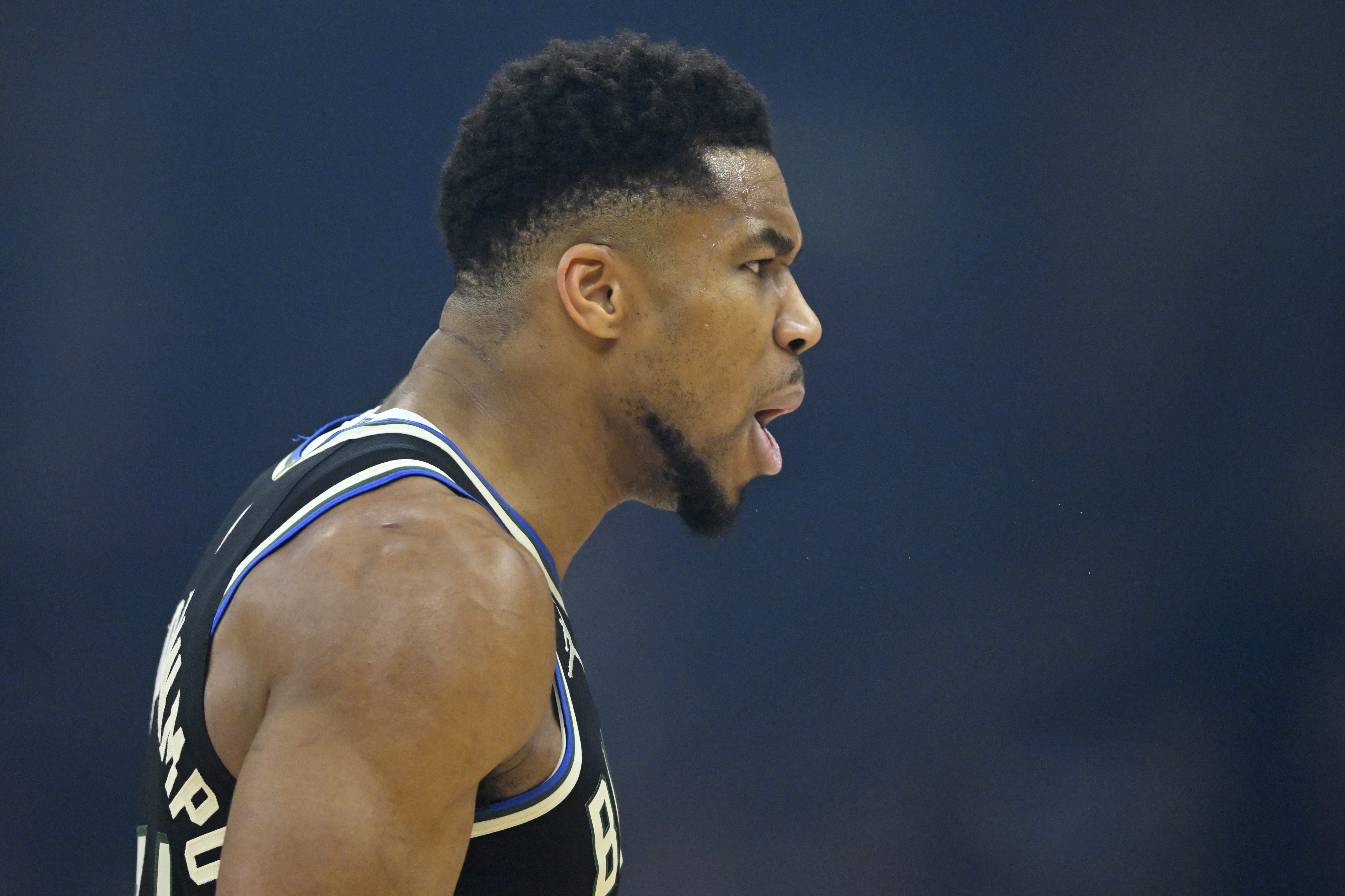 半岛体育APP-队友都烦了！波蒂斯：希望字母尽快决定 别让乌云一直笼罩着球队